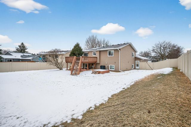 9656 Thomas Avenue N, Brooklyn Park, MN 55444