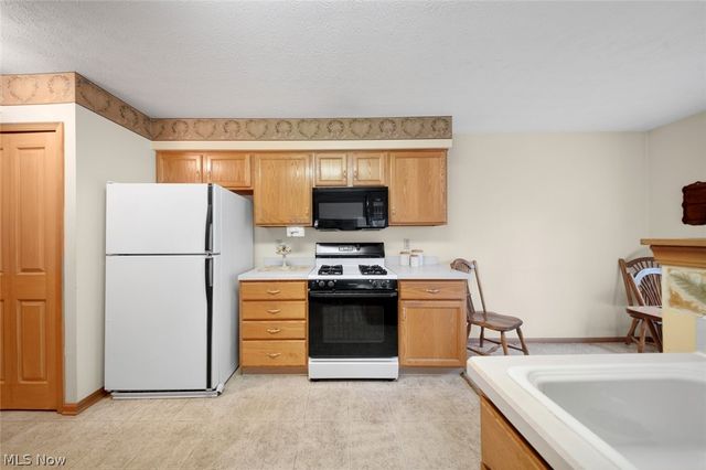 23174 Grist Mill Court, Olmsted Falls, OH 44138