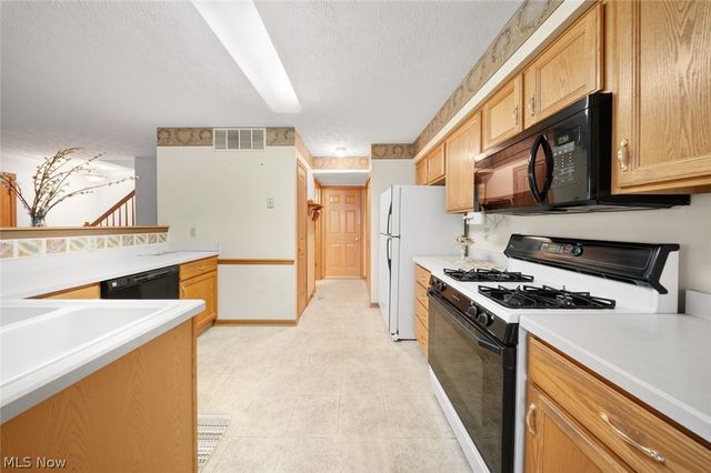 23174 Grist Mill Court, Olmsted Falls, OH 44138