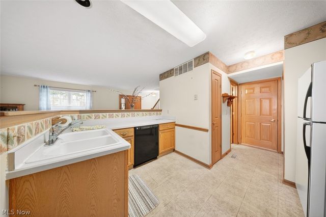 23174 Grist Mill Court, Olmsted Falls, OH 44138