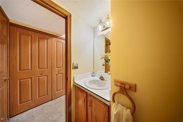 23174 Grist Mill Court, Olmsted Falls, OH 44138