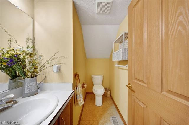 23174 Grist Mill Court, Olmsted Falls, OH 44138