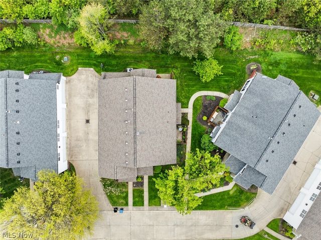 23174 Grist Mill Court, Olmsted Falls, OH 44138