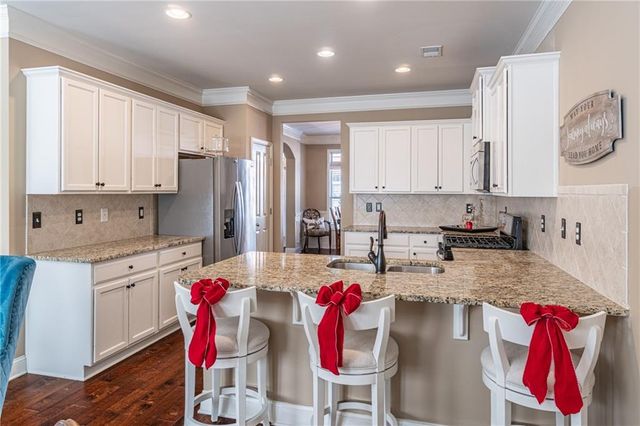 302 Barbados Lane, Suwanee, GA 30024