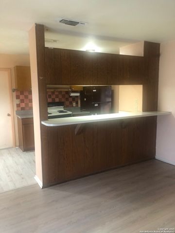 8411 Deer Hvn, San Antonio, TX 78230