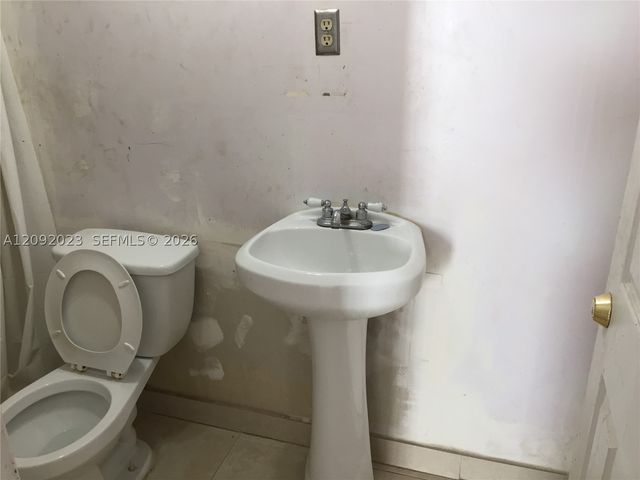 817 SW 8th St, Miami, FL 33130