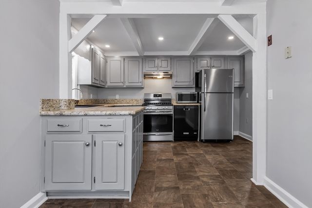 16 Market St, Lawrence, MA 01843