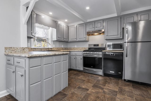 16 Market St, Lawrence, MA 01843