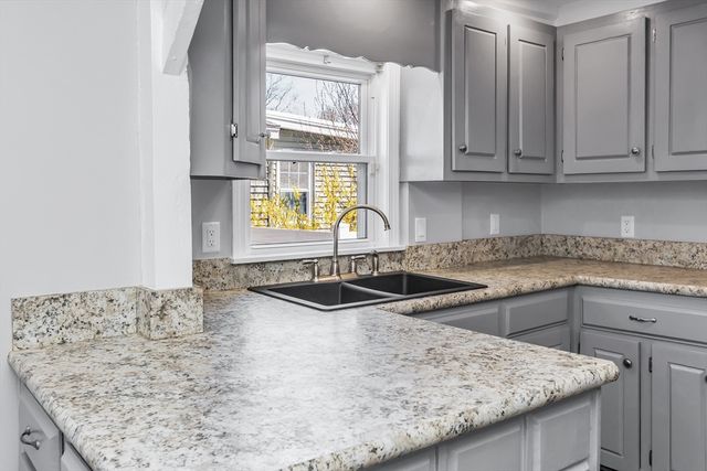 16 Market St, Lawrence, MA 01843