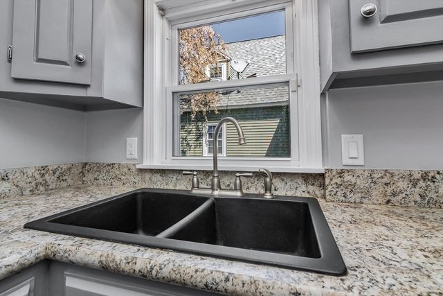 16 Market St, Lawrence, MA 01843