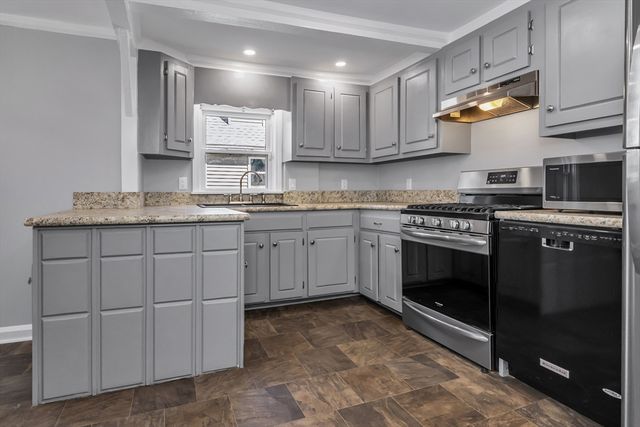 16 Market St, Lawrence, MA 01843