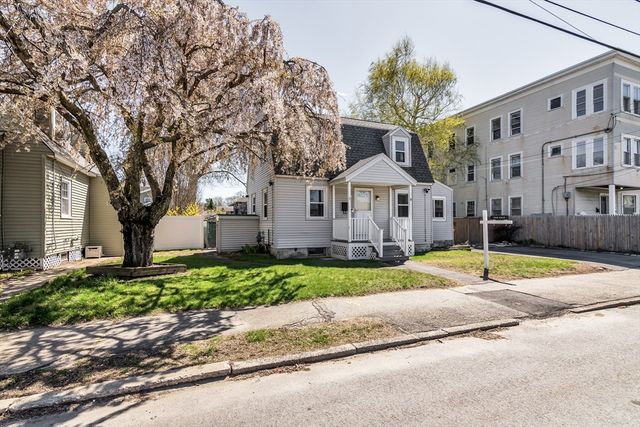 16 Market St, Lawrence, MA 01843