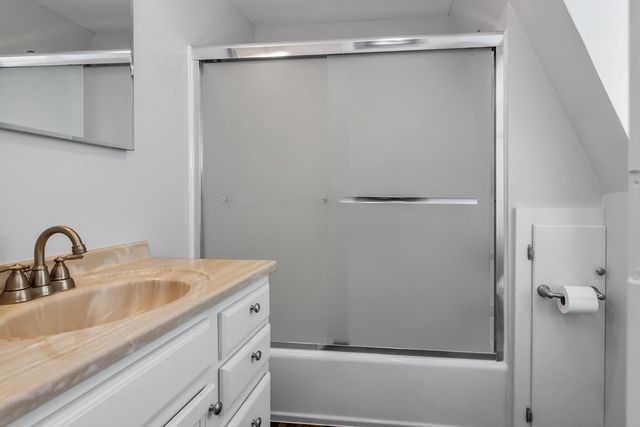 16 Market St, Lawrence, MA 01843