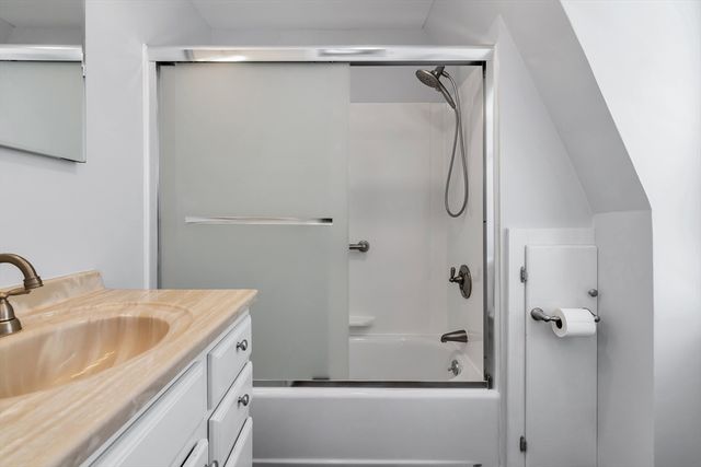 16 Market St, Lawrence, MA 01843