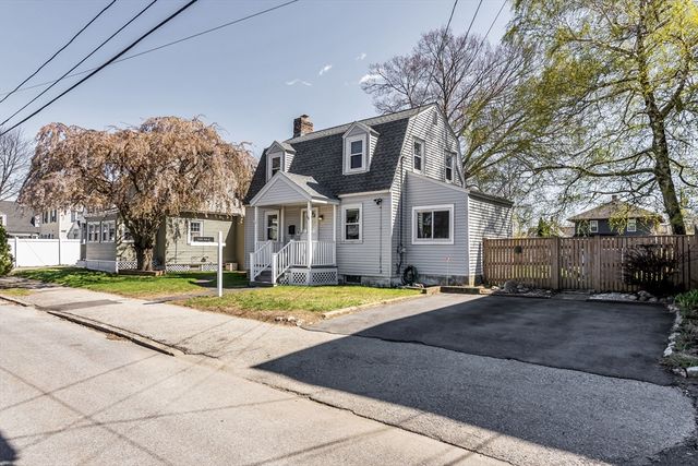 16 Market St, Lawrence, MA 01843