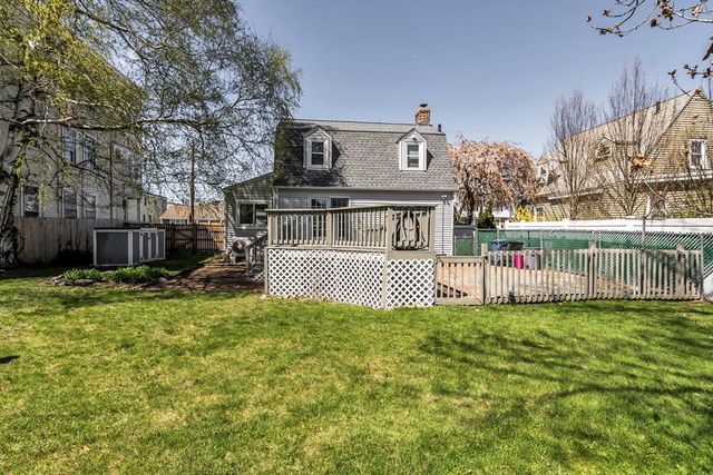 16 Market St, Lawrence, MA 01843