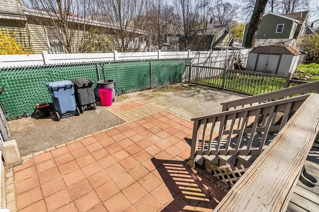 16 Market St, Lawrence, MA 01843