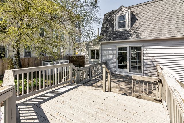 16 Market St, Lawrence, MA 01843