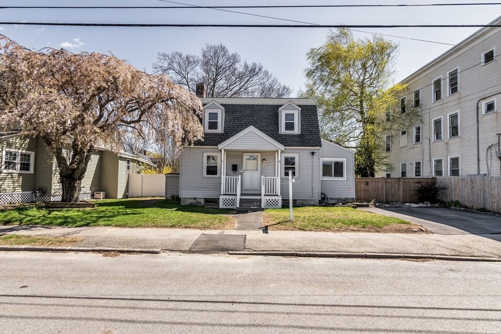 16 Market St, Lawrence, MA 01843