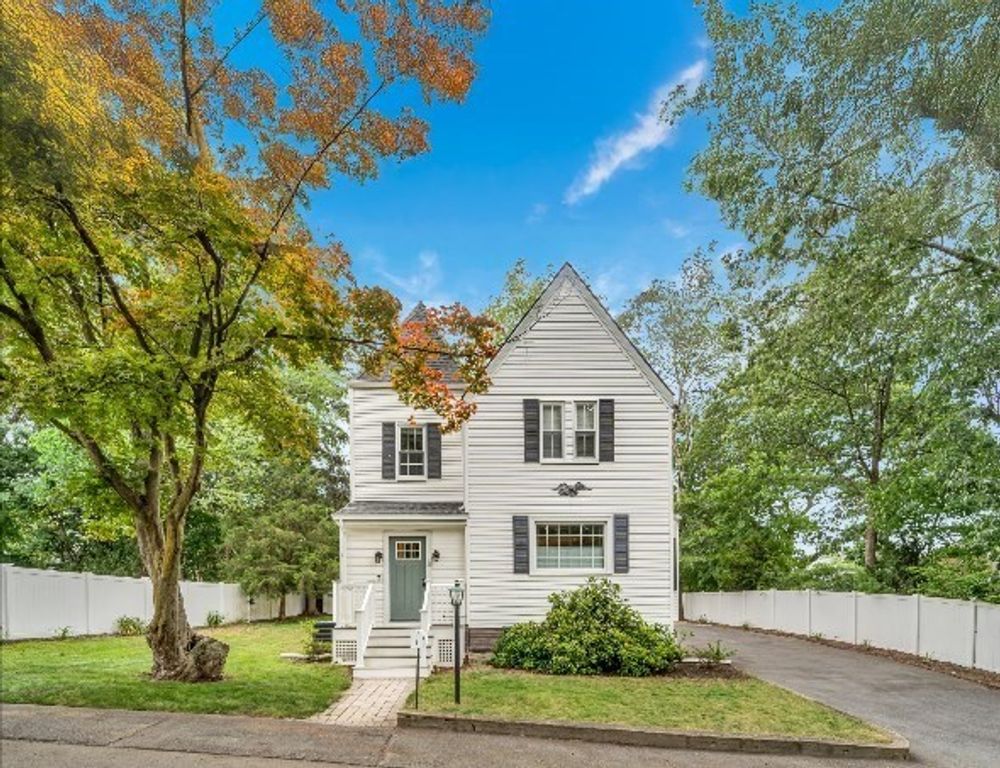 3 Highet Ave, Woburn, MA 01801