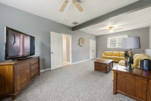 20 Crown St, Spencer, MA 01562