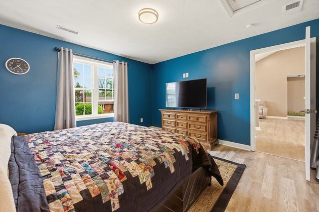 20 Crown St, Spencer, MA 01562