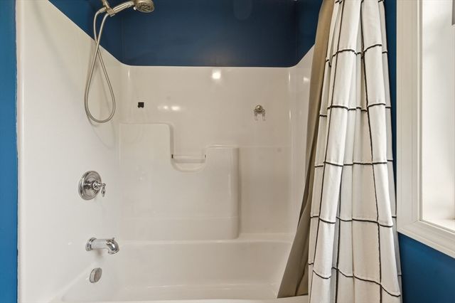 20 Crown St, Spencer, MA 01562