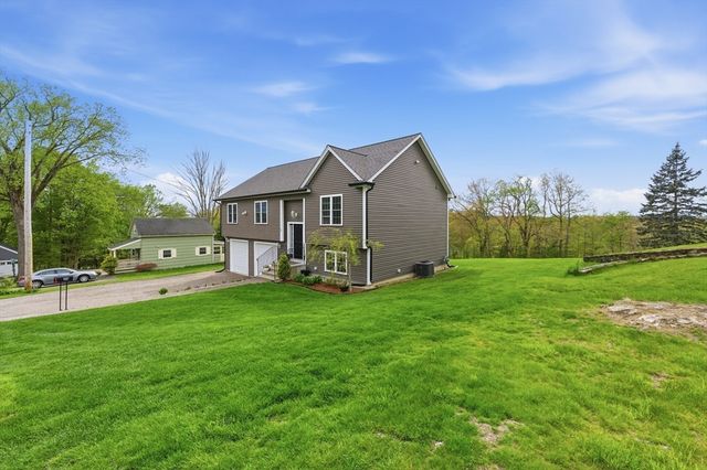 20 Crown St, Spencer, MA 01562