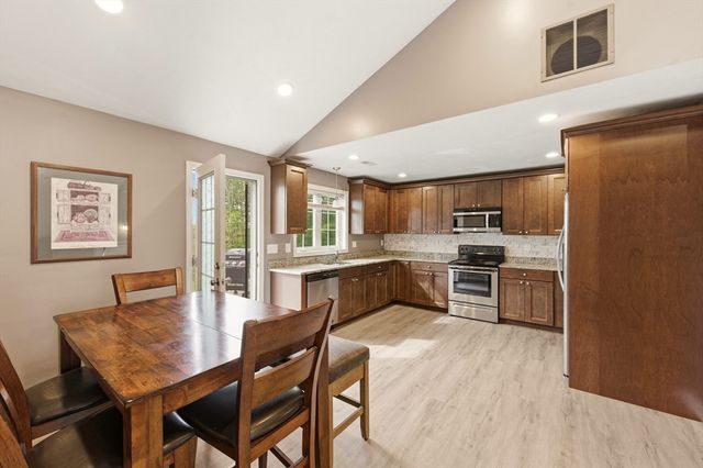 20 Crown St, Spencer, MA 01562