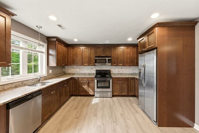 20 Crown St, Spencer, MA 01562