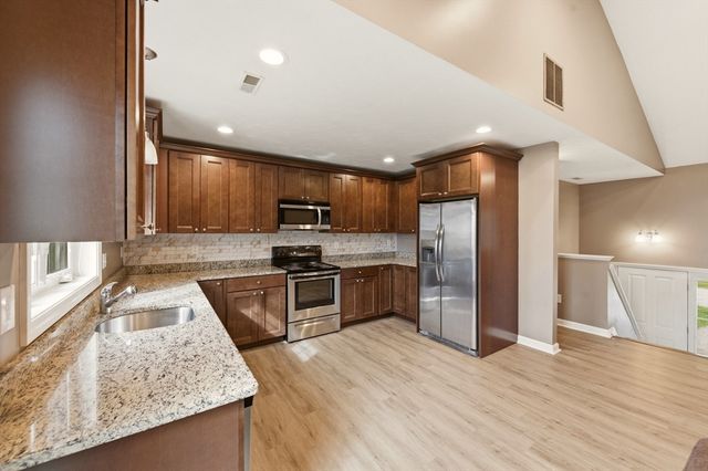 20 Crown St, Spencer, MA 01562