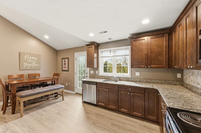 20 Crown St, Spencer, MA 01562