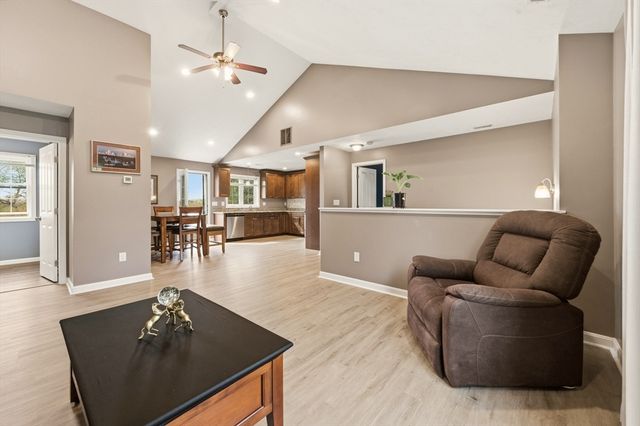 20 Crown St, Spencer, MA 01562