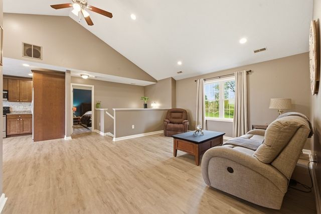 20 Crown St, Spencer, MA 01562