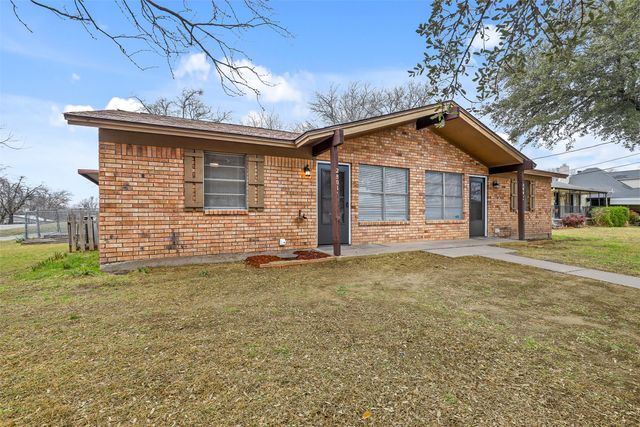 2801 Skyline Drive A, Sansom Park, TX 76114