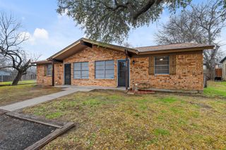2801 Skyline Drive A, Sansom Park, TX 76114