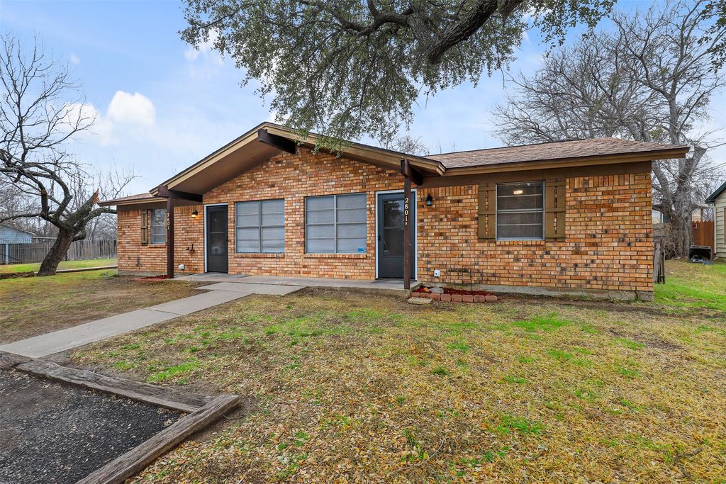 2801 Skyline Drive A, Sansom Park, TX 76114