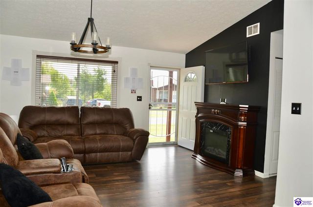 621 Independence Drive, Radcliff, KY 40160
