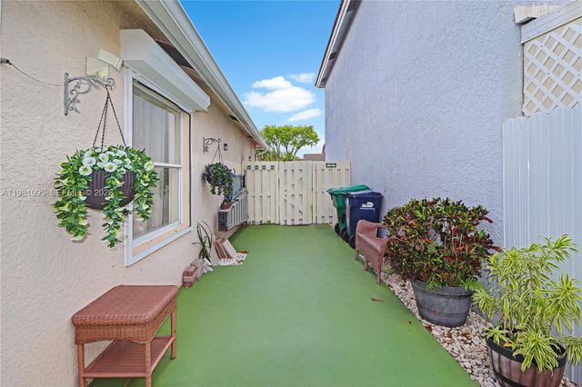 8070 SW 157th Pl, Miami, FL 33193