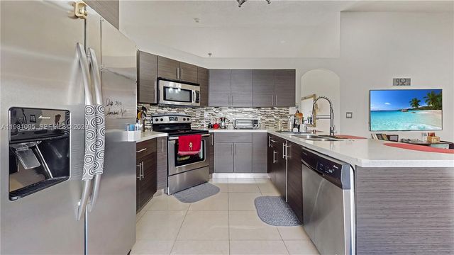 8070 SW 157th Pl, Miami, FL 33193