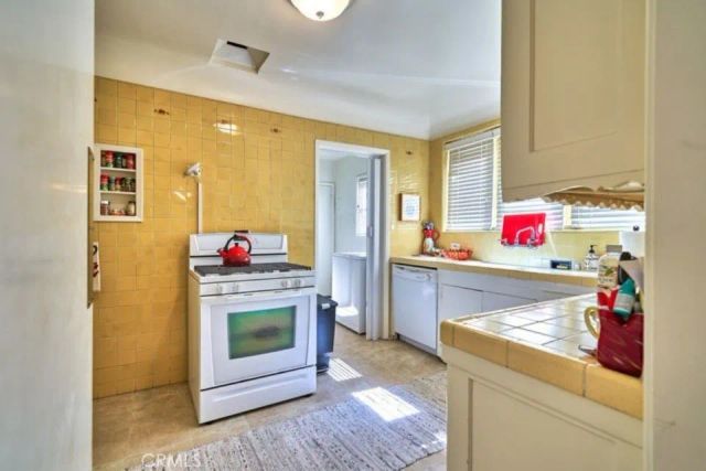 150 N La Peer, Beverly Hills, CA 90211