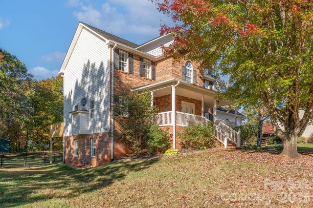 113 Longwood Drive, Advance, NC 27006