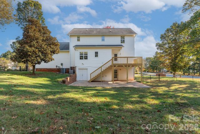 113 Longwood Drive, Advance, NC 27006
