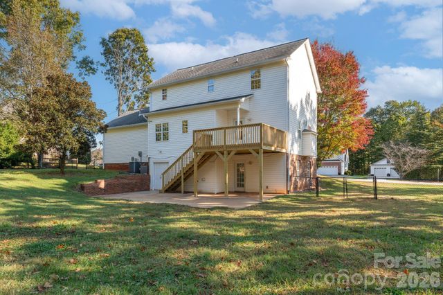 113 Longwood Drive, Advance, NC 27006