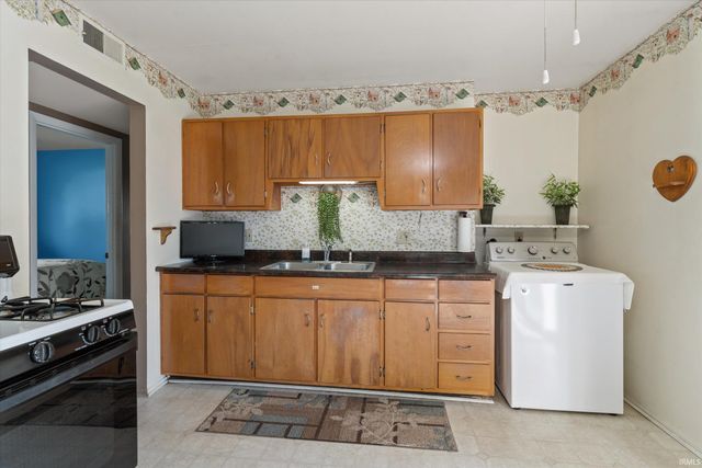 223 S Delorenzi Avenue, Mishawaka, IN 46544