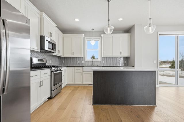 16221 Duskwood Trail, Lakeville, MN 55044