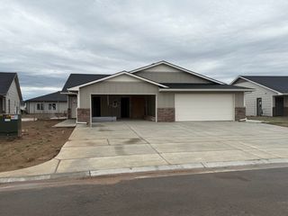 2877 S Cedar Crest Ct, Wichita, KS 67215