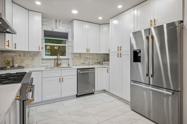 2001 Pebblebrook Trail, Irving, TX 75060