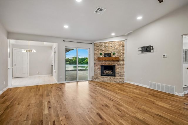 2001 Pebblebrook Trail, Irving, TX 75060