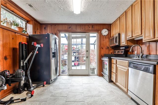 800 Glenairy Drive, Atlanta, GA 30328